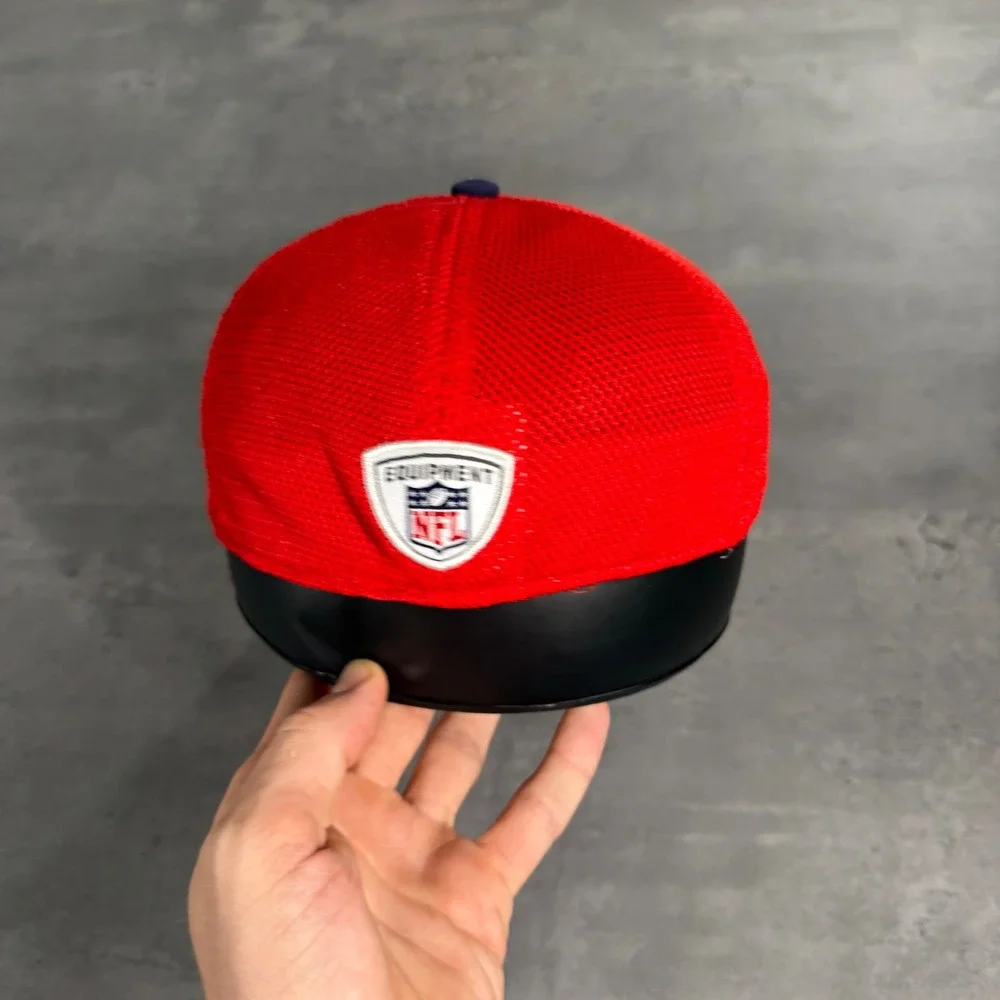 Reebok Hat Women SM Red New England Patriots‎ NFL Onfield Mesh Stretch Fit Cap
